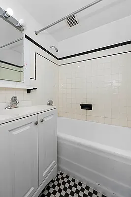 Rented by Manhattan Realty Group | media 4