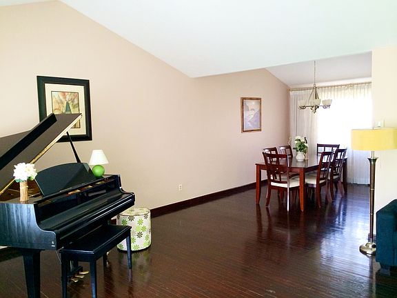 2nd image of 37325 Fox Run Dr