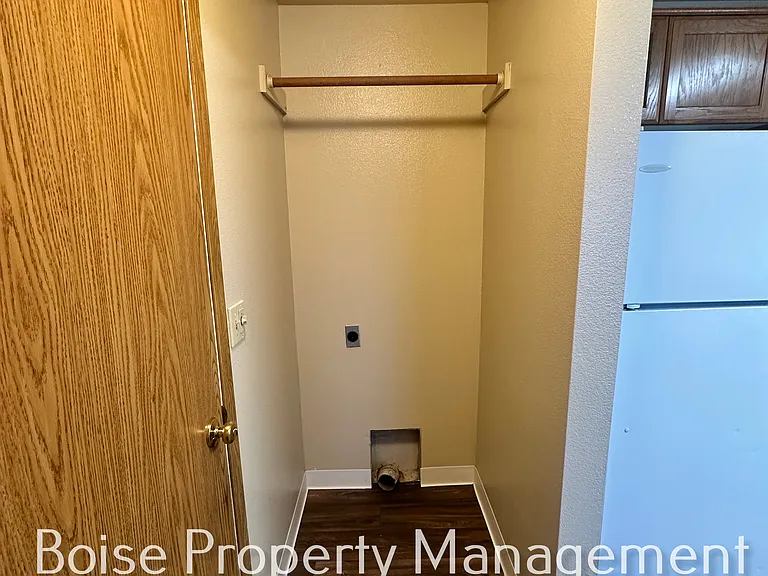 124 Delaware Ave — Photo 13
