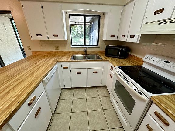 3rd image of 745 Tumblebrook Dr