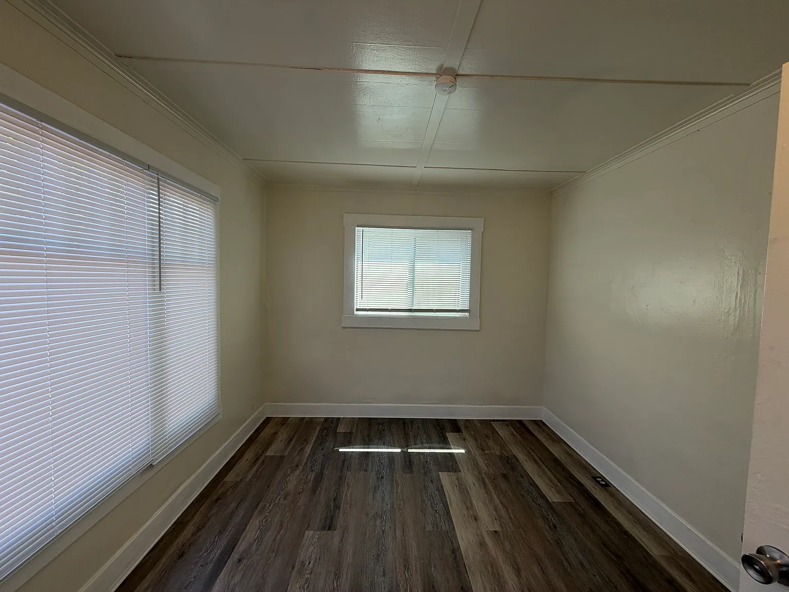 3 bed, 760 sqft, $3,895 — Photo 3