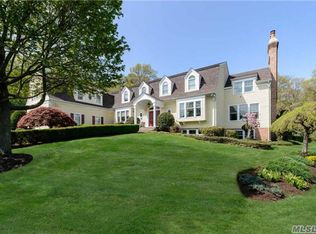 10 Country Meadow Ct, Melville, NY 11747