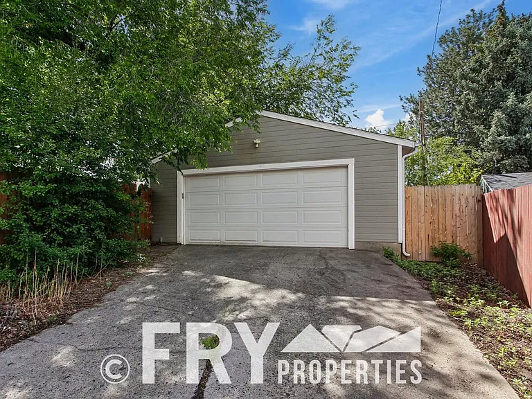 2801 S Cherry Way — Photo 21