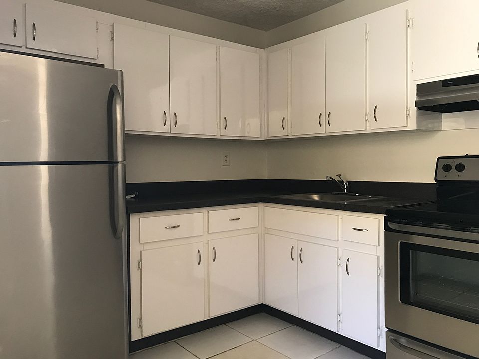 1st image of 900 NE 14th St APT 27