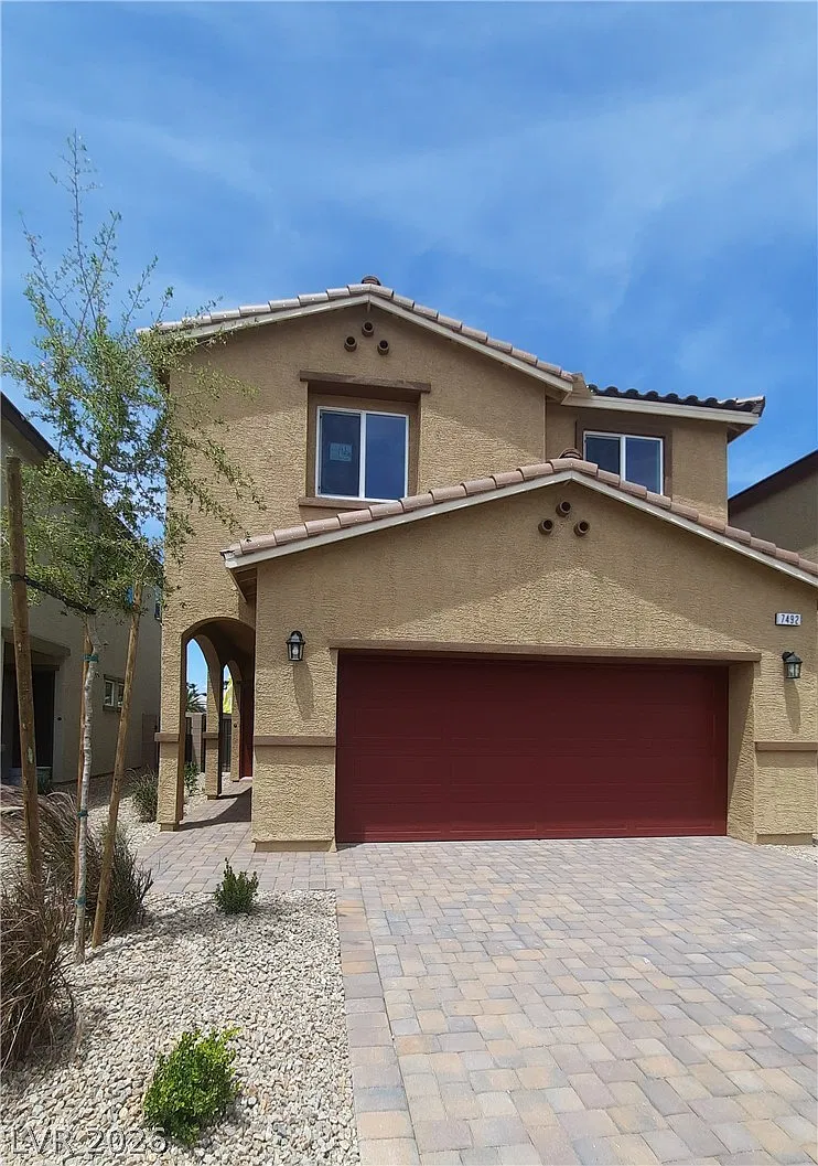 3 bed, 2.5 bath, 1714 sqft, $2,250 — Photo 1