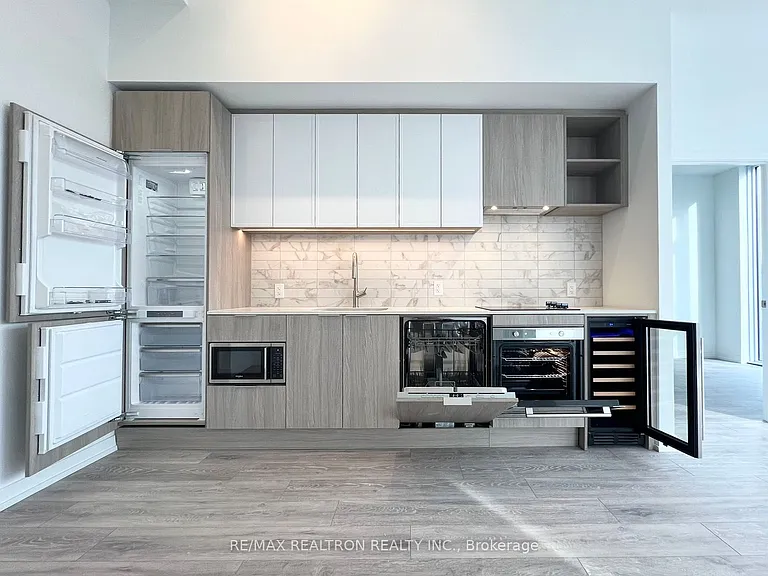 2020 Bathurst St #207 — Photo 16