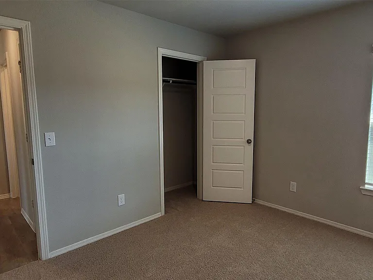526 Dalloway St — Photo 27