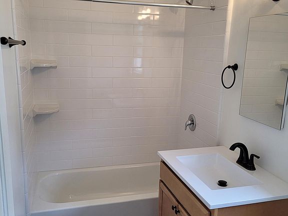 3rd image of 4458 Illinois St