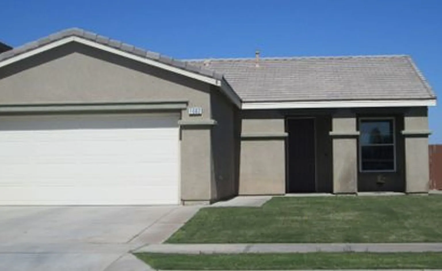 For Rent 4 Bedroom, 2 Bath Home In El Centro, McCabe-Southwest School District — Photo 1