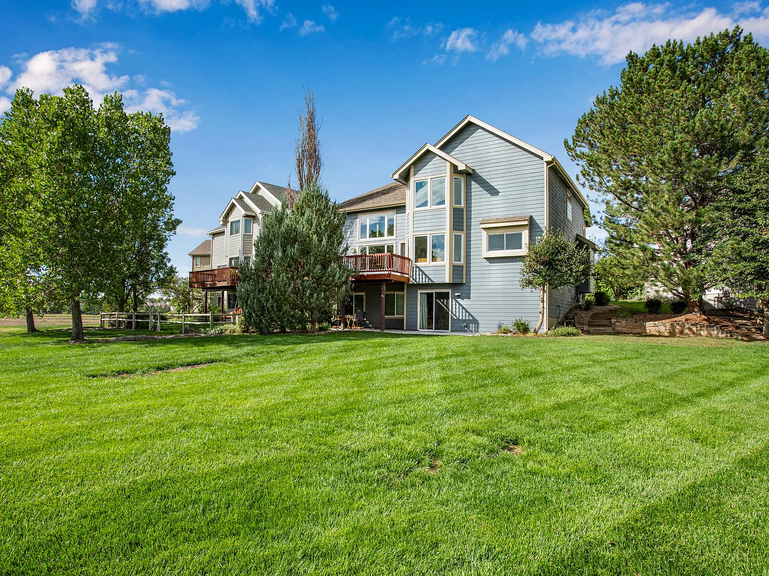 4 bed, 2.5 bath, 2500 sqft, $4,072 — Photo 1