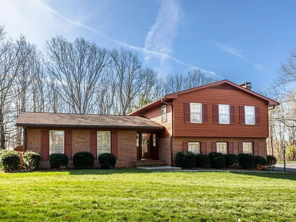 219 Charles Dr, Appomattox, VA 24522