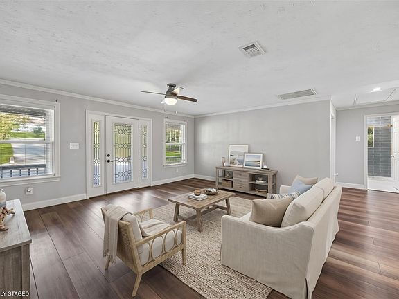 5th image of 61 Everitt Ln
