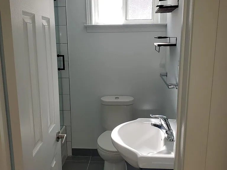 347 Ella Ct #LOWER — Photo 8