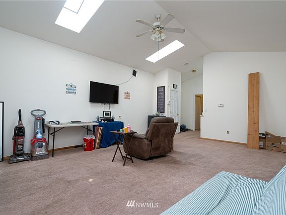 4th image of 4305 S Puget Sound Ave