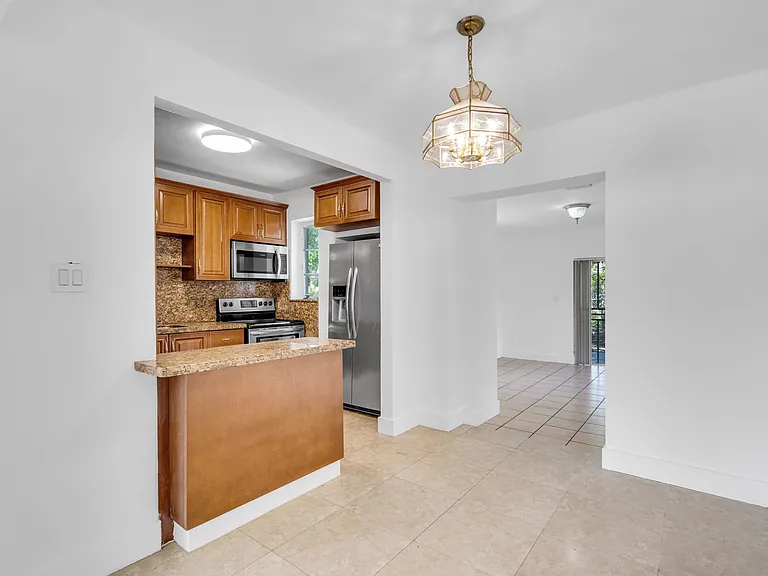1040 SW 73rd Ct — Photo 9