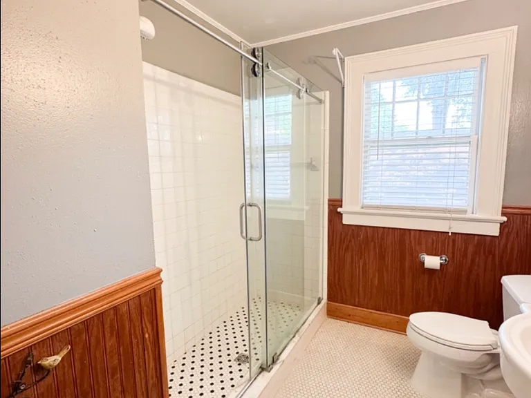732 Broadway — Photo 13