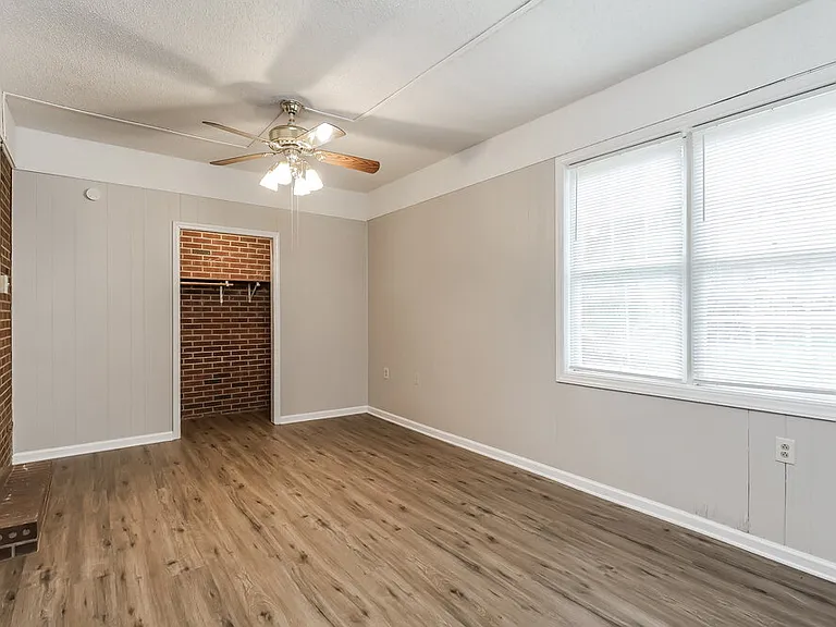 2124 Fox Hunt Dr — Photo 14
