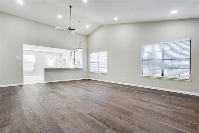 1906 Village Creek Dr — Photo 3