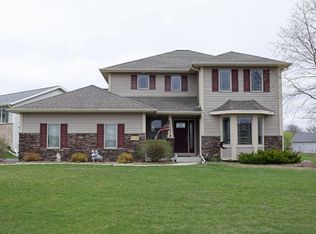 W1449 Stoney Brook Ct, Ixonia, WI 53036