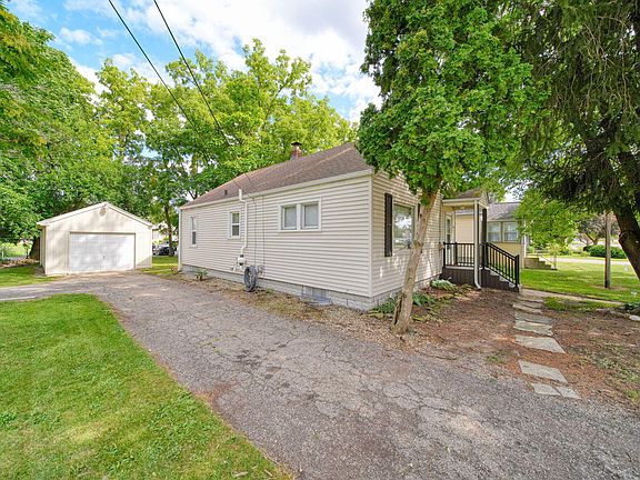 4th image of 239 Cottage St