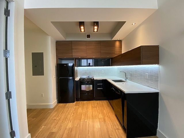 1st image of 72 Maujer St #1E