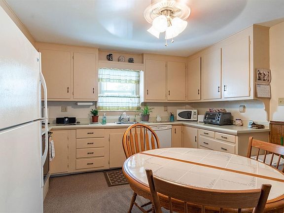 3rd image of 63A Lund St