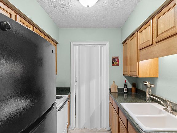 5th image of 615 Carter Ln. #D-1