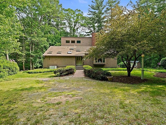 2nd image of 575 First Parish Rd