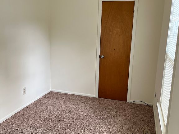 4th image of 214 Hunt Ave