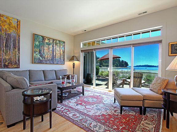 3rd image of 4572 Point White Dr NE