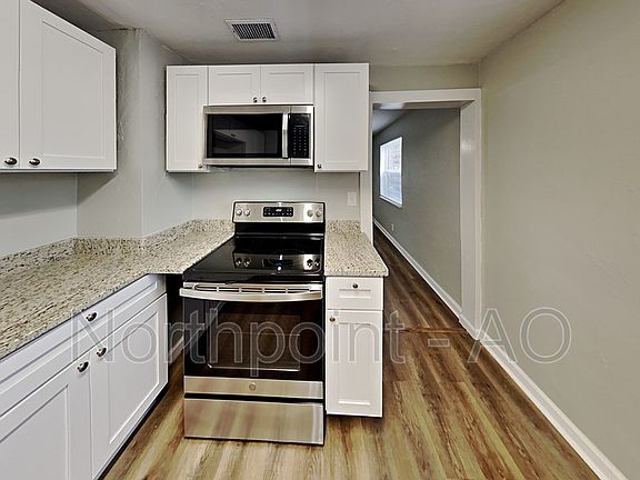 5th image of 2040 Union St S