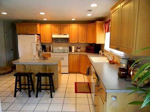 Kitchen with Tile