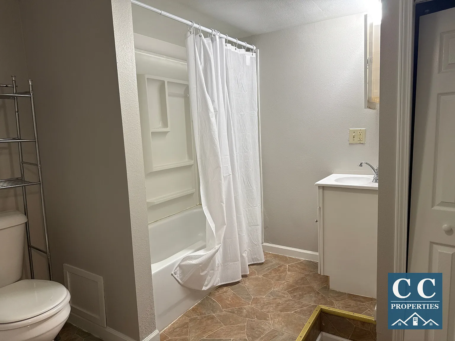 3 bed, $1,350 — Photo 4