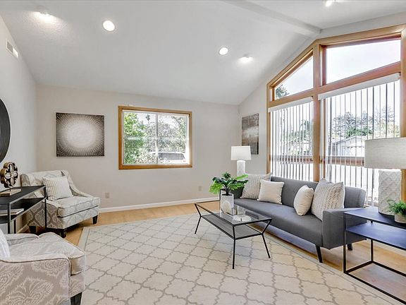 2nd image of 1066 Kelly Dr