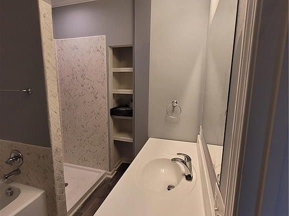 5th image of 242 Scarborough Ave