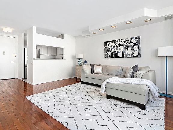 3rd image of 330 E 75th St APT 9K