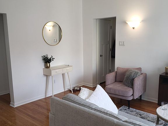 3rd image of 613 W Arlington Pl APT 2N