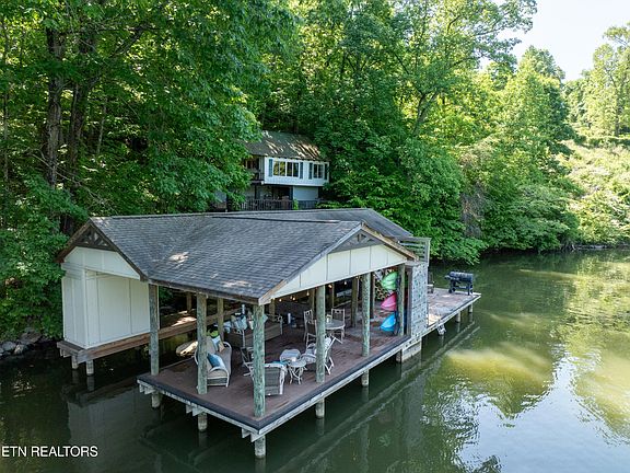 3rd image of 1360 Deep Cove Ln