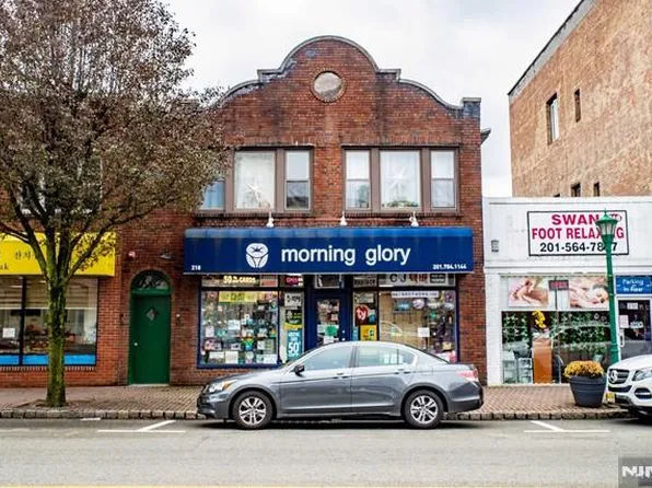 218 Closter Dock Rd #2, Closter, NJ 07624