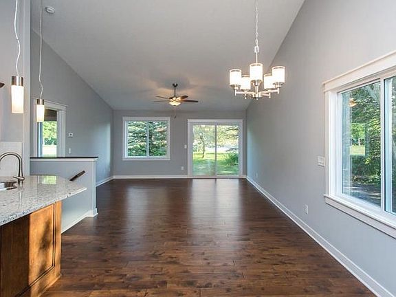 3rd image of 3720 Marigold Dr