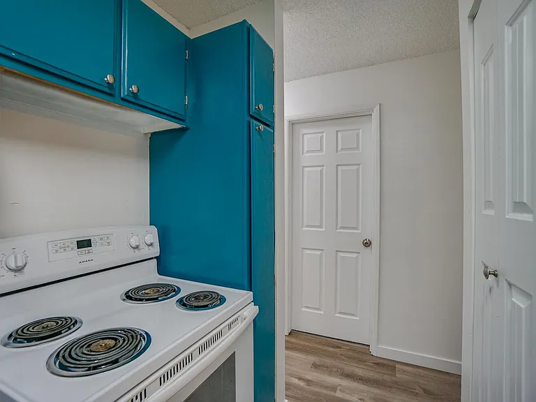 4875 SW Lombard Ave — Photo 44
