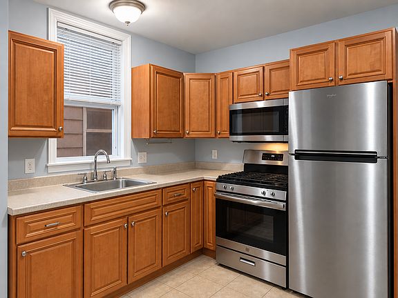 5th image of 232 Marion St #1A