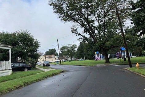 2nd image of 118 Pine St
