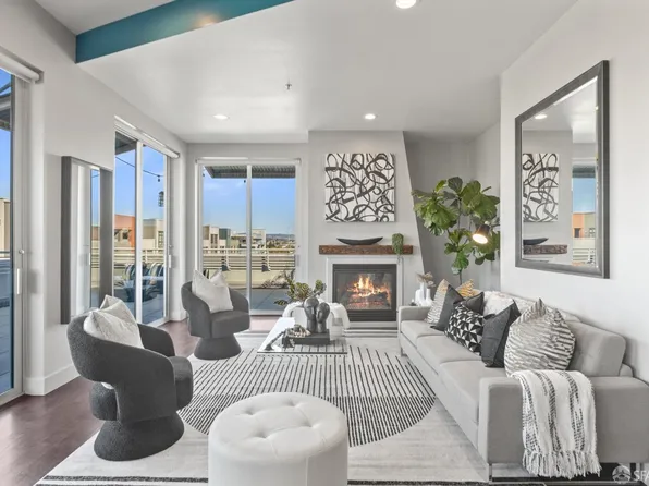 201 4th St APT 606, Oakland, CA 94607