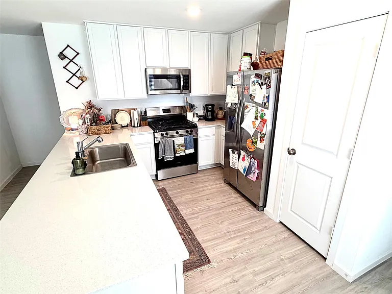 244 Houston Ave — Photo 8