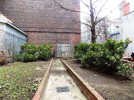 Rented by Blue Egg Realty Corp | media 22