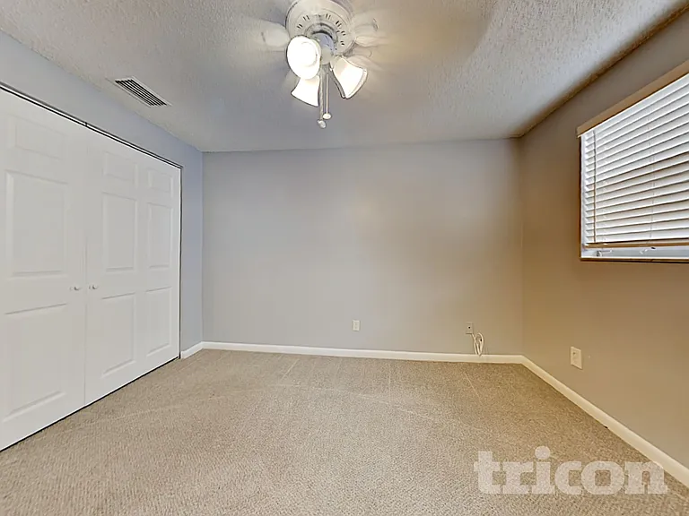 8235 Donaldson Dr — Photo 16