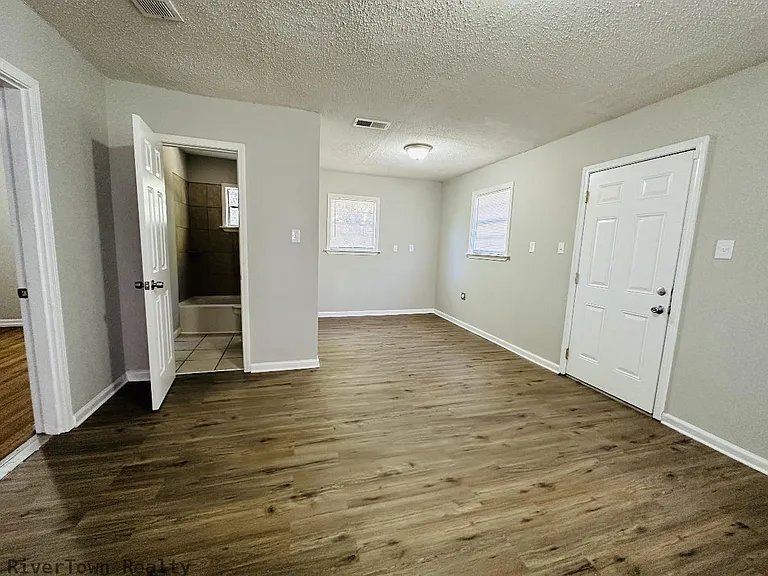 2176 Vollintine Ave — Photo 7