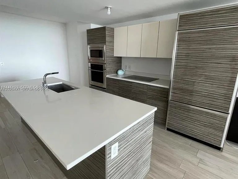 460 NE 28th St #1406 — Photo 7