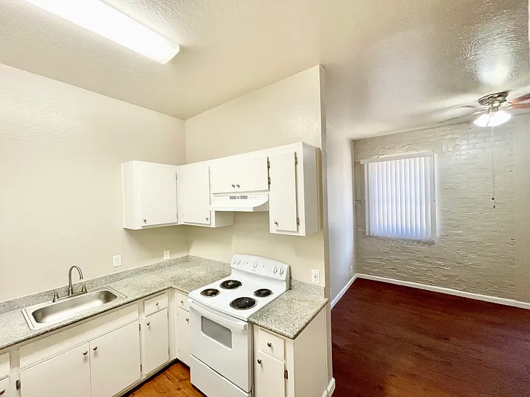 1337 N Madison St #8 — Photo 2